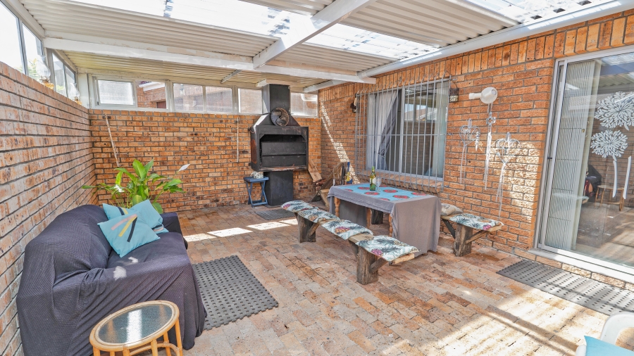 3 Bedroom Property for Sale in Welgelegen 3 Western Cape